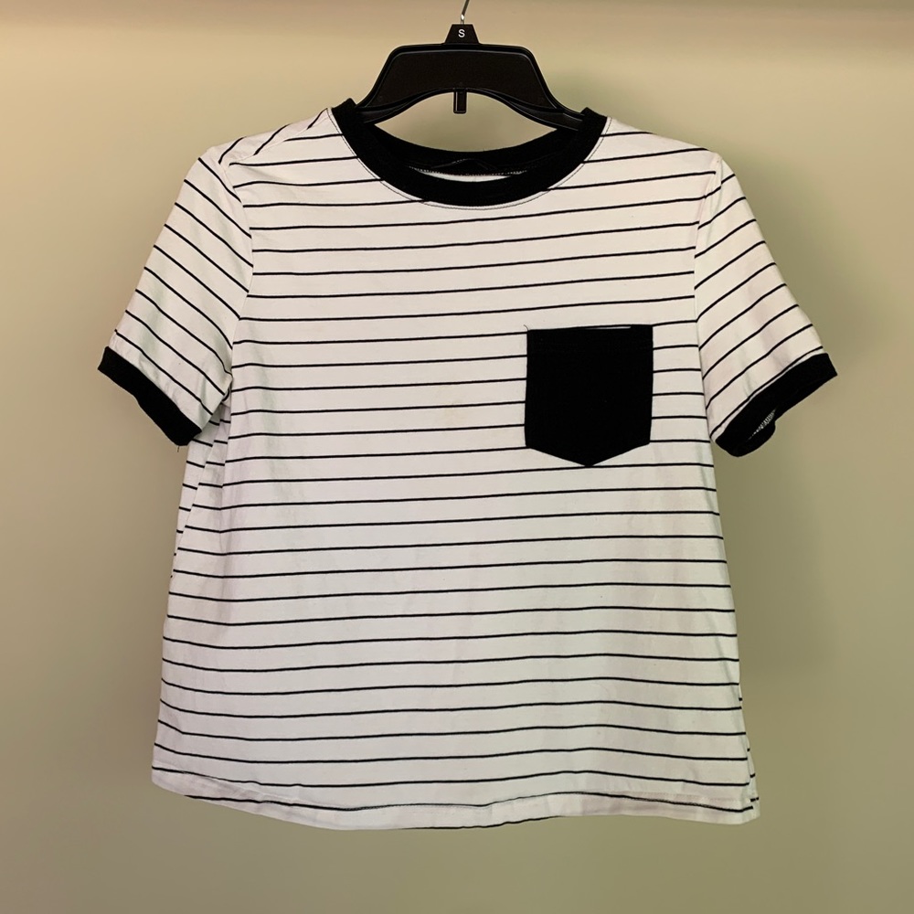 Shein - Black/white striped cropped tee - size S